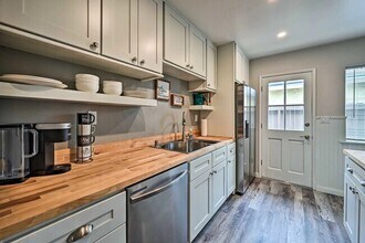 511 Sunset Dr in Oceanside, CA - Building Photo - Building Photo