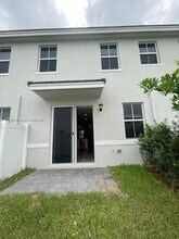 164 SW 171st Terrace in Pembroke Pines, FL - Building Photo - Building Photo