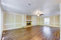 5211 Glenmere Ln in Spring, TX - Foto de edificio - Building Photo