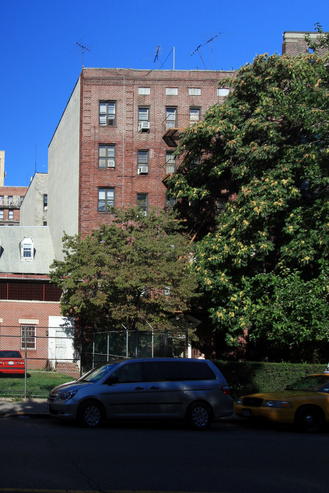 600 Ocean Ave in Brooklyn, NY - Foto de edificio - Building Photo