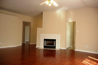 211 Hartwood Ct in Sugar Land, TX - Building Photo - Building Photo