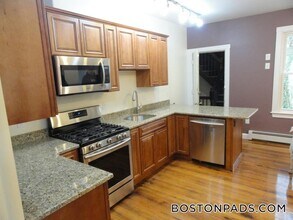 231 Norfolk St, Unit 4 in Cambridge, MA - Building Photo - Building Photo