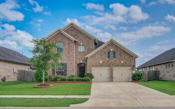 7610 River Pass Dr in Pearland, TX - Foto de edificio - Building Photo