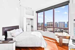 725 Kapiolani Blvd in Honolulu, HI - Building Photo