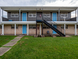 303 Hardy Ave, Unit 6 in Nederland, TX - Foto de edificio - Building Photo