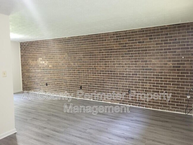 8686 N Anna Way in Douglasville, GA - Foto de edificio - Building Photo