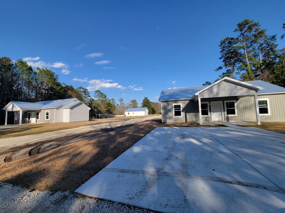 185 McGougan St in Tabor City, NC - Building Photo