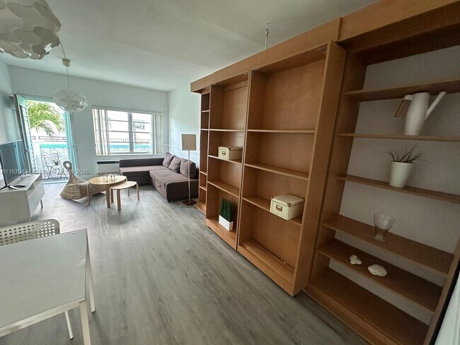 6498 Collins Ave in Miami Beach, FL - Building Photo - Building Photo