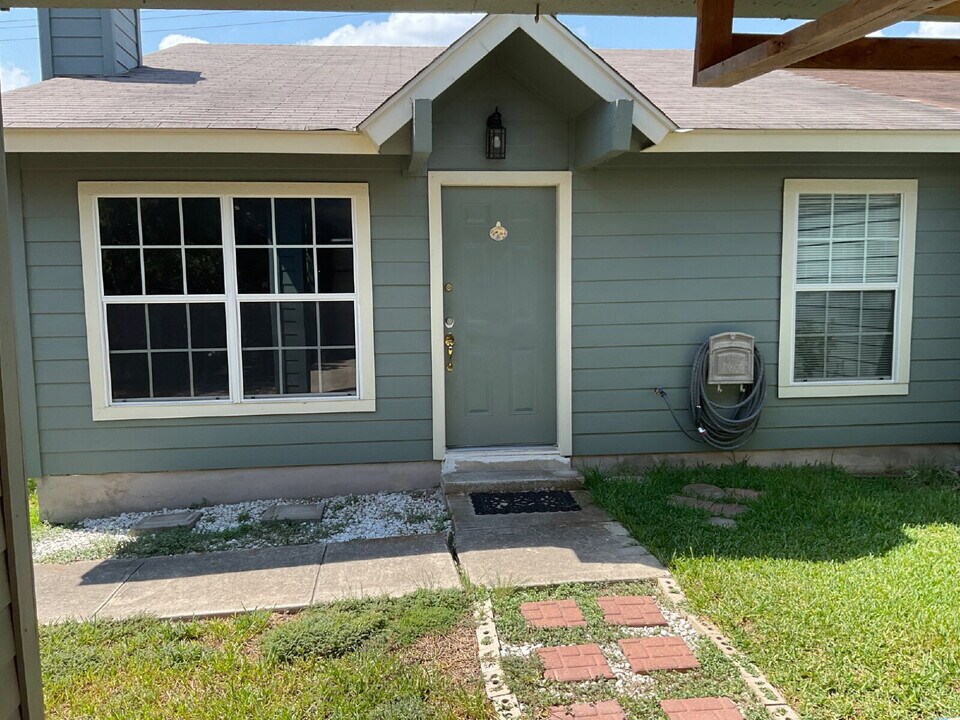 9626 Bratton Dr in San Antonio, TX - Foto de edificio