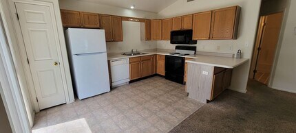 517-518 29 3/8 Rd in Grand Junction, CO - Building Photo - Building Photo