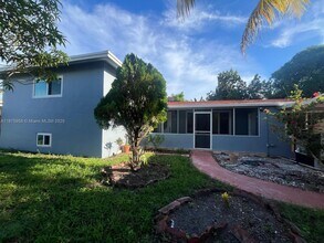 1330 NE 203rd St in Miami, FL - Building Photo - Building Photo