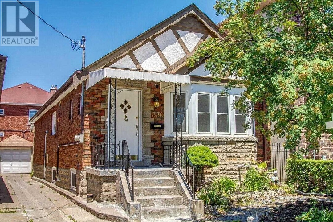 330 Sammon Ave in Toronto, ON - Building Photo