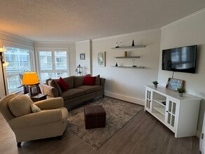 219 E Grand Ave, Unit 3C in Old Orchard Beach, ME - Foto de edificio - Building Photo