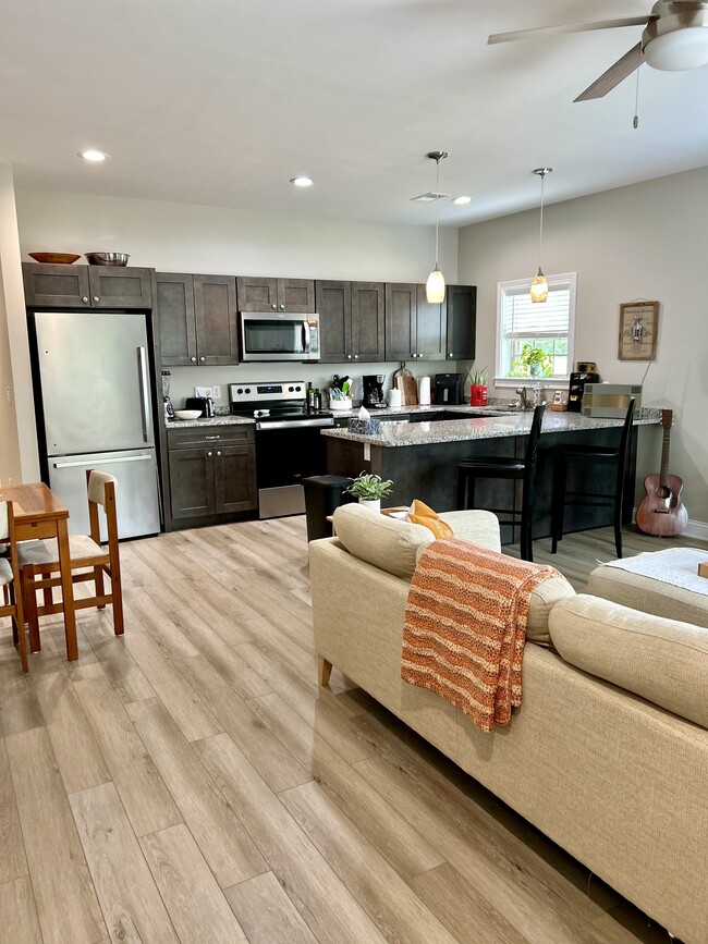 196 Fairway Ln, Unit C