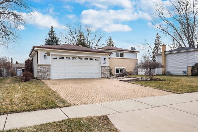 2407 N Lafayette St in Arlington Heights, IL - Foto de edificio - Building Photo