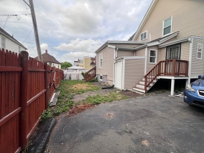 16 Hazelwood St, Unit 1 in Malden, MA - Building Photo - Building Photo