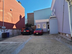 132 Chestnut Ave in Jersey City, NJ - Building Photo - Building Photo