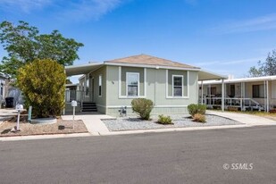 801 W Ward Ave in Ridgecrest, CA - Building Photo