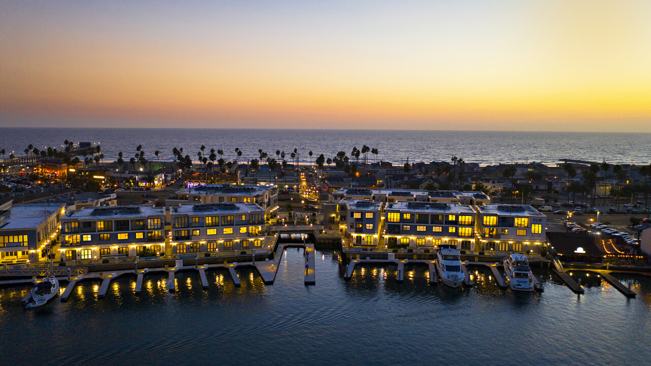 Peninsula Village in Newport Beach, CA - Building Photo