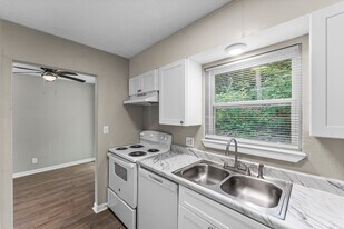 East Ridge Flats and Townhomes in Chattanooga, TN - Building Photo