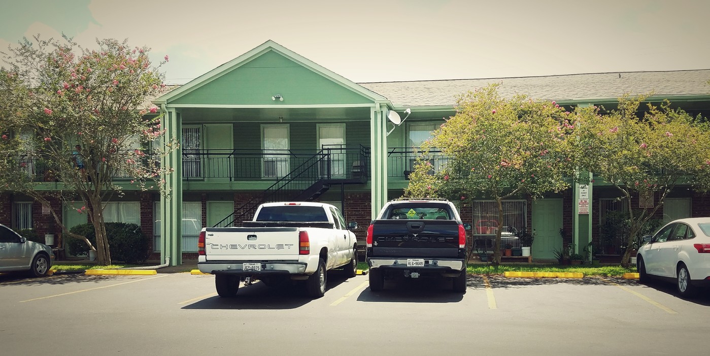 Oakdale Manor Apartments in Houston, TX - Building Photo