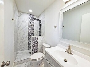 1244 Valencia Ln in Lewisville, TX - Foto de edificio - Building Photo