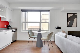 330 3rd Ave W in Seattle, WA - Building Photo - Building Photo