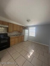 3250 Phyllis St in Jacksonville, FL - Building Photo - Building Photo