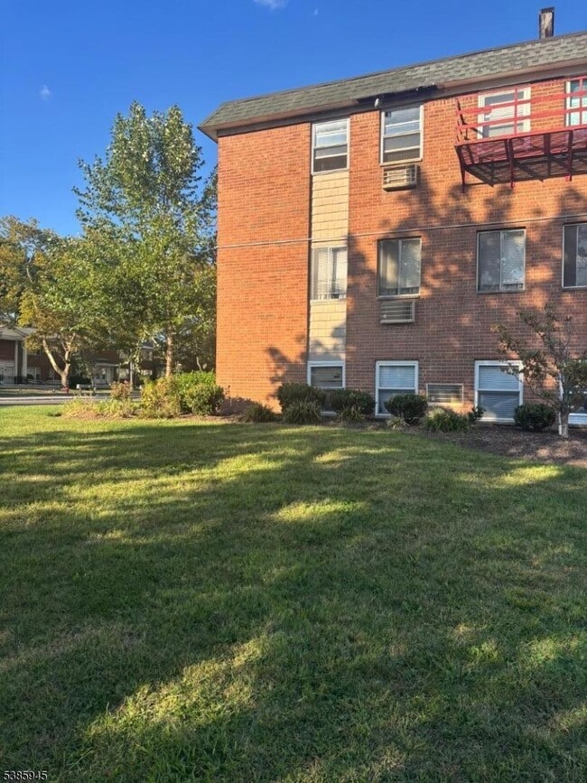 301 Hayward St in Orange, NJ - Building Photo - Building Photo