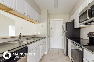 1779 Lakeview Village Dr in Brandon, FL - Building Photo - Building Photo