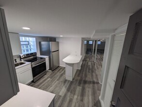 5330 W Dakin St, Unit #B in Chicago, IL - Building Photo - Building Photo