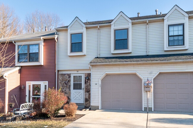 property at 30 Knoll Ct