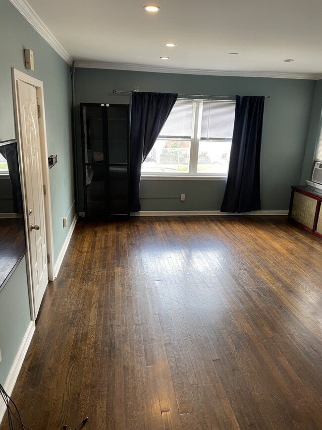 152 Centre Ave, Unit 1st floor