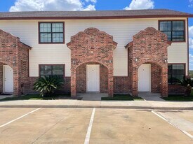 4246 Dorel Dr in Laredo, TX - Building Photo