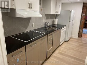 80 Trayborn Dr in Richmond Hill, ON - Building Photo - Building Photo