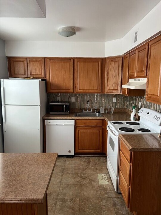 2046 Fort Davis St SE in Washington, DC - Foto de edificio