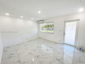 2308 NW 3rd Ave in Wilton Manors, FL - Foto de edificio - Building Photo