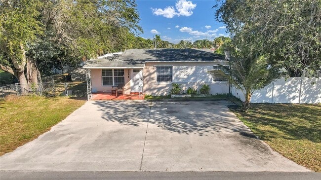 709 SW 7th Ave in Hallandale Beach, FL - Building Photo - Building Photo