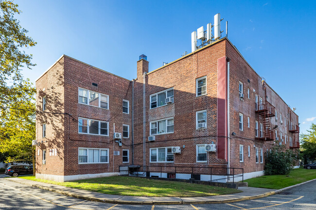 Joyce Gardens Cooperative in Flushing, NY - Building Photo - Building Photo