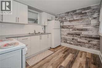 25 Elgin St N in Cambridge, ON - Building Photo - Building Photo