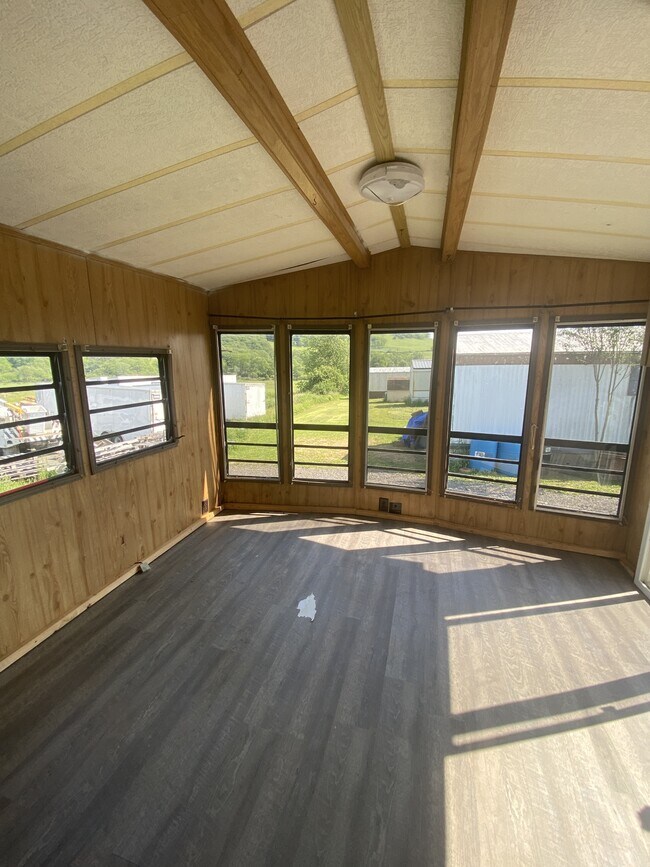 105 4th St in Terra Alta, WV - Building Photo - Building Photo