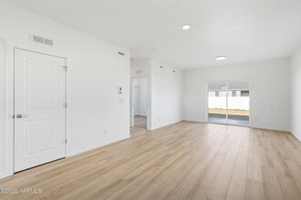 501 Amberly Ave in Grandview, WA - Building Photo - Building Photo