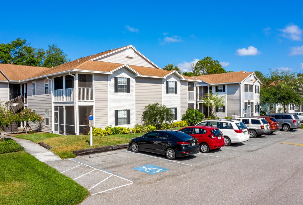 The Bentley at Cobbs Landing Apartments Palm Harbor, FL Apartments