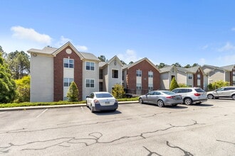 124 Gallery Dr in Spring Lake, NC - Foto de edificio - Building Photo