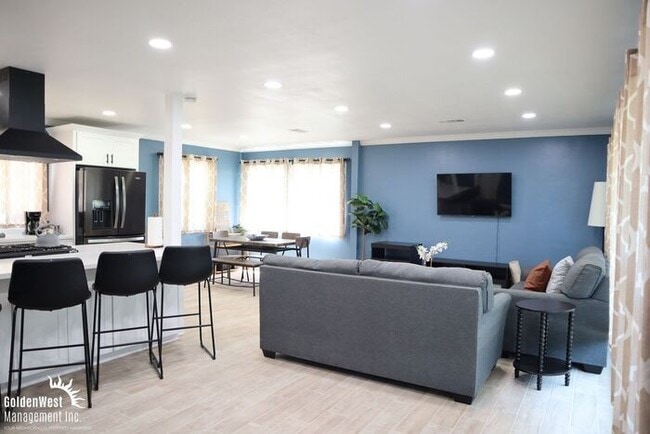 property at 2635 Sunset St