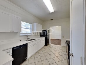 9116 Dolphin Cir in Texas City, TX - Building Photo - Building Photo