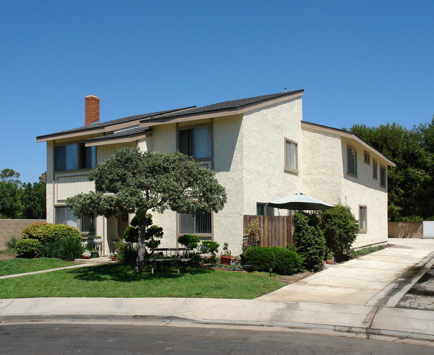 4801 Neely Cir in Huntington Beach, CA - Foto de edificio