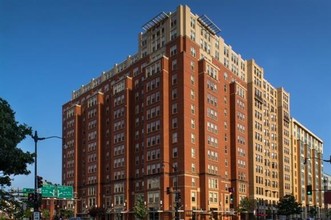 Mass Court in Washington, DC - Foto de edificio - Building Photo