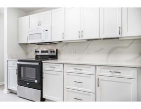 14 Johnston Way, Unit G in Bluffton, SC - Building Photo - Building Photo