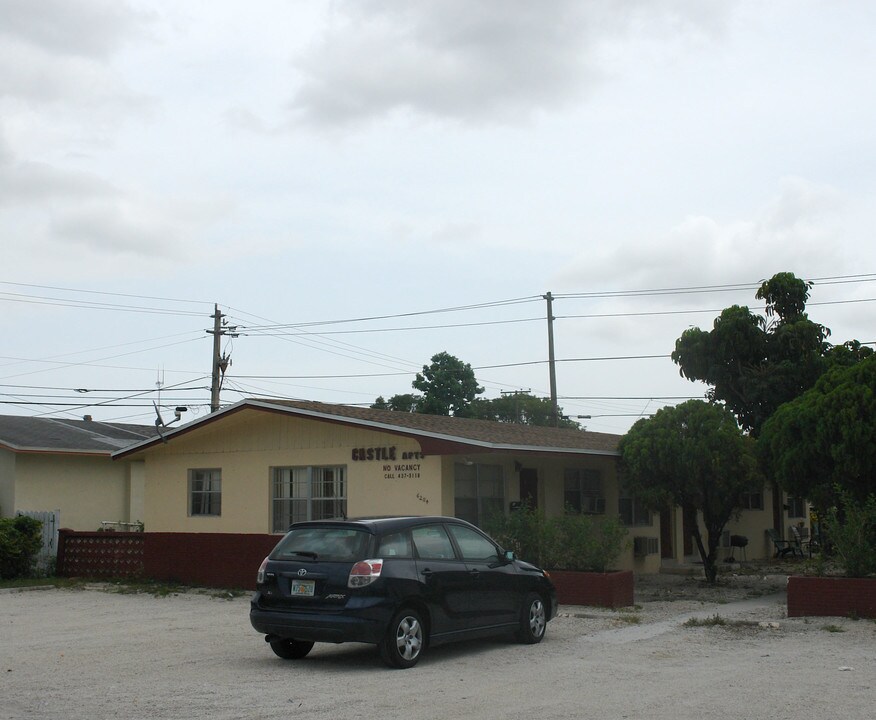 6204 Dewey St in Hollywood, FL - Foto de edificio